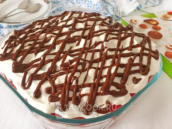 Фото блюда: Шоколадный трайфл с клубникой и сливками