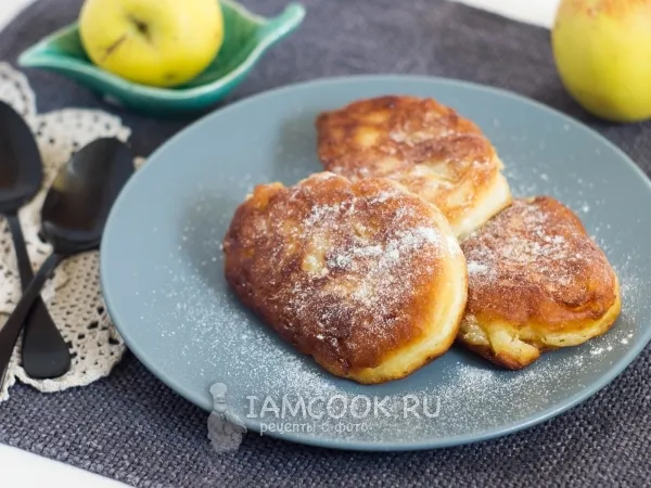 Фото блюда: Пышные оладьи на сметане с яблоками (без яиц)