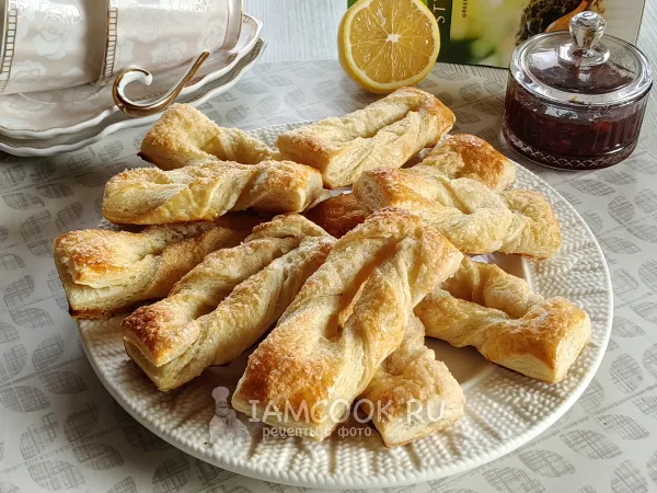 Фото блюда: Хворост из слоеного теста в духовке