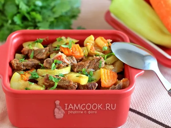 Фото блюда: Тушеная говядина с кабачками