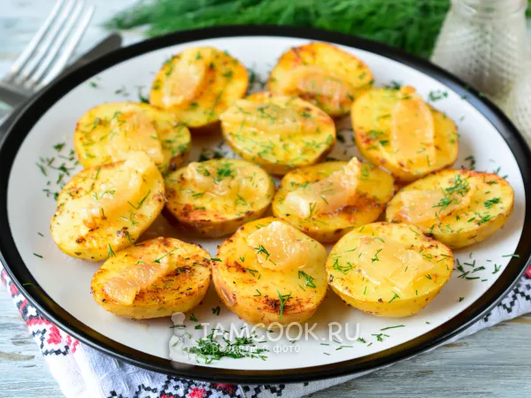 Фото блюда: Молодая картошка с салом в духовке