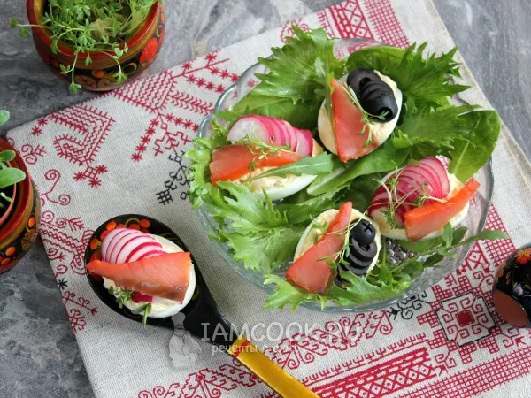 Фото блюда: Яйца с творожным сыром (фаршированные)