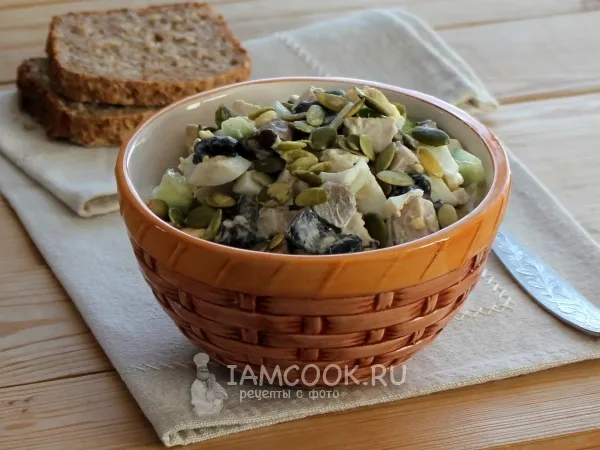 Фото блюда: Салат с курицей, грибами и огурцами