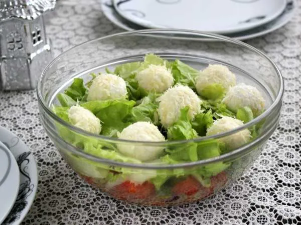 Фото блюда: Салат со «снежками» из феты