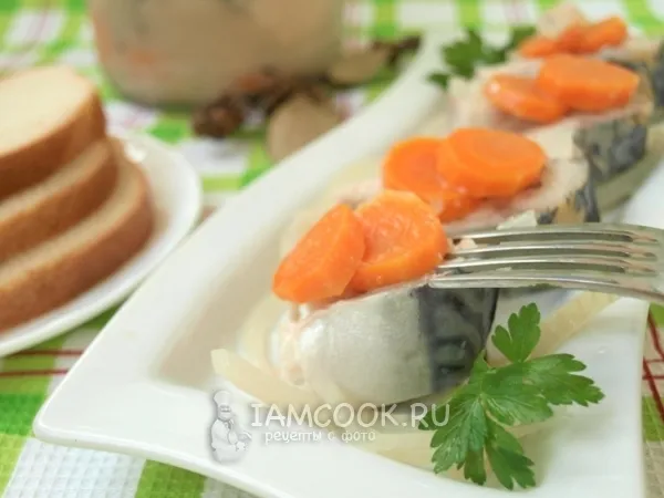 Фото блюда: Маринованная скумбрия с луком и морковью