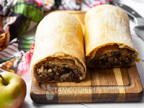 Фото блюда: Штрудель с яблоками, изюмом и орехами