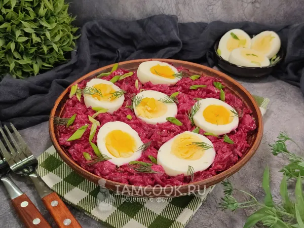 Фото блюда: Салат с селедкой, яйцом и свеклой