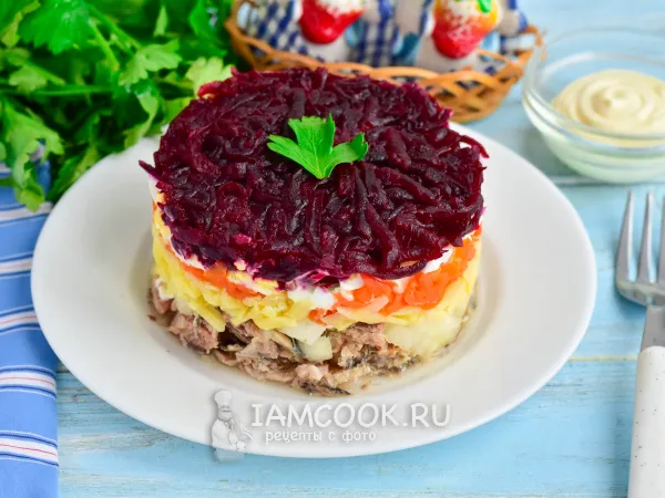 Фото блюда: Салат «Под шубой» с консервами (сардины)