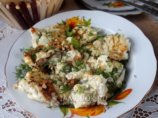 Фото блюда: Минтай в омлете на сковороде