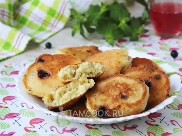 Фото блюда: Оладьи с чёрной смородиной