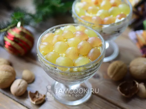 Фото блюда: Салат с виноградом и ветчиной