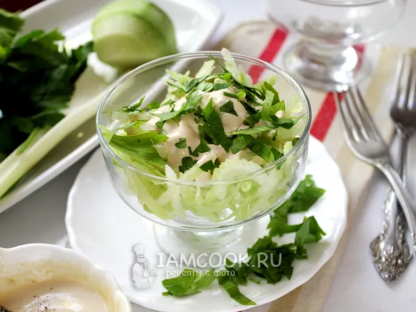 Фото блюда: Салат из редьки и сельдерея