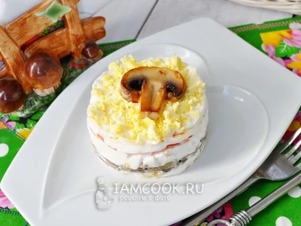 Фото блюда: Салат с шампиньонами и сыром