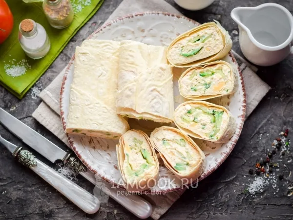 Фото блюда: Рулет из лаваша с курицей и плавленым сыром