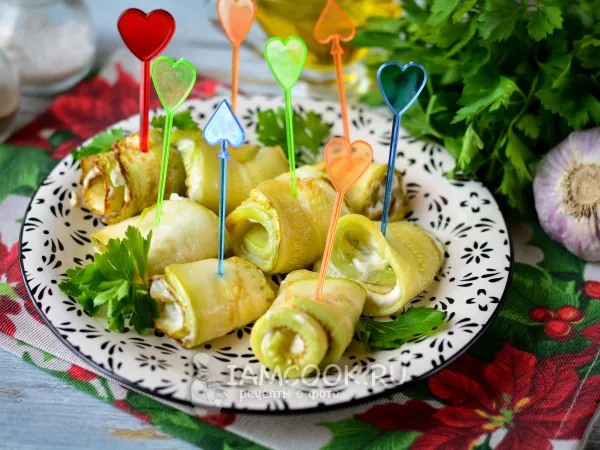 Фото блюда: Рулетики из кабачков с чесноком
