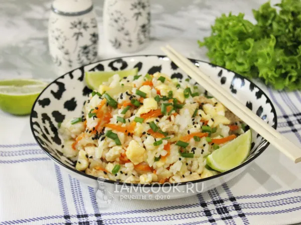 Фото блюда: Жареный рис по-тайски с курицей