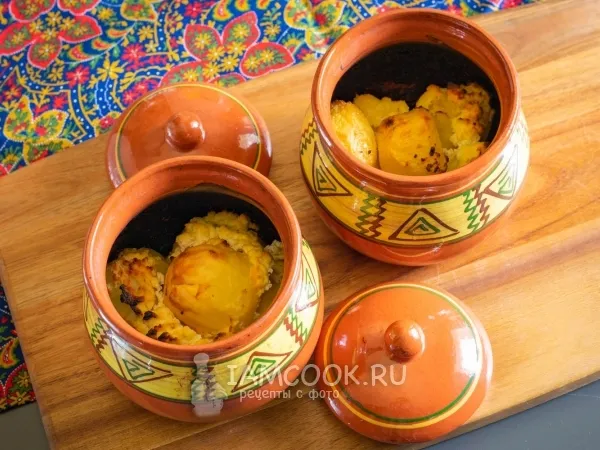 Фото блюда: Картошка со сметаной в горшочке