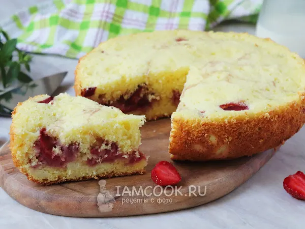 Фото блюда: Манник с клубникой в мультиварке (на кефире)