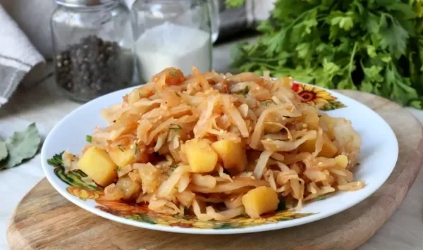 Фото блюда: Тушеная капуста с картошкой и баклажанами