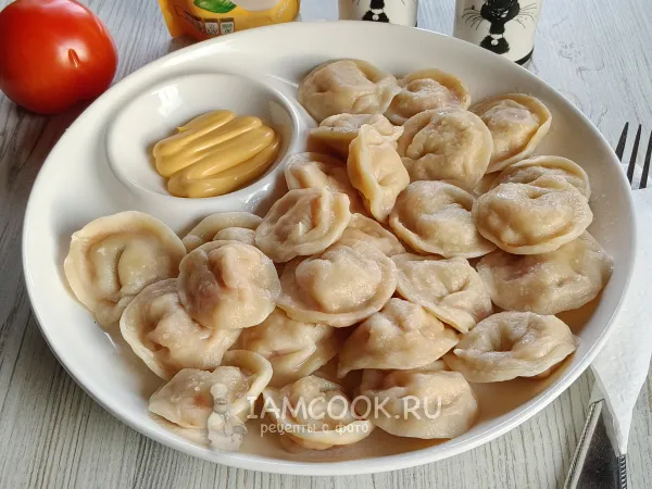 Фото блюда: Пельмени с помидорами и сыром