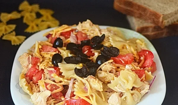 Фото блюда: Салат с макаронами-бантиками