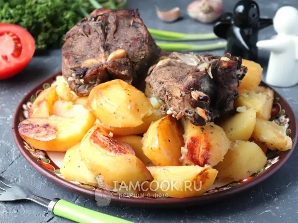 Фото блюда: Козлятина в духовке с картошкой
