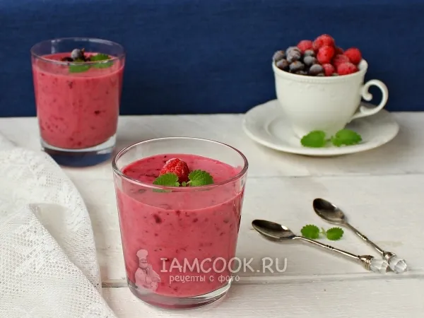 Фото блюда: Малиновый смузи с бананом и черной смородиной