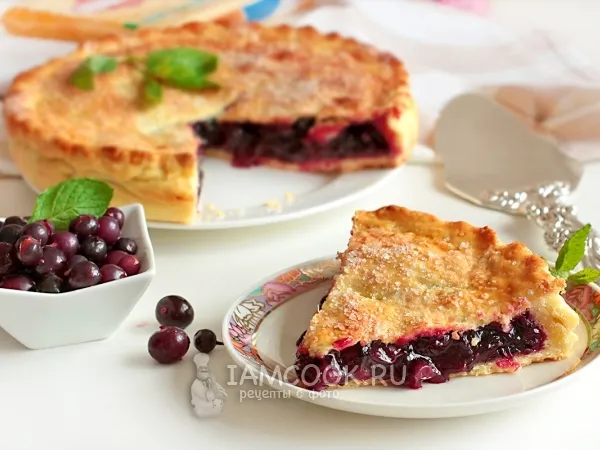 Фото блюда: Песочный пирог с черной смородиной