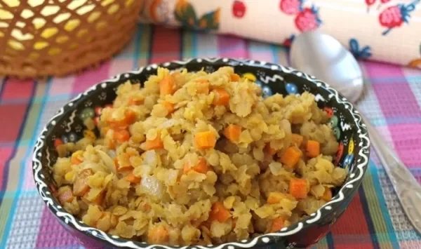 Фото блюда: Каша из красной чечевицы с морковью и изюмом