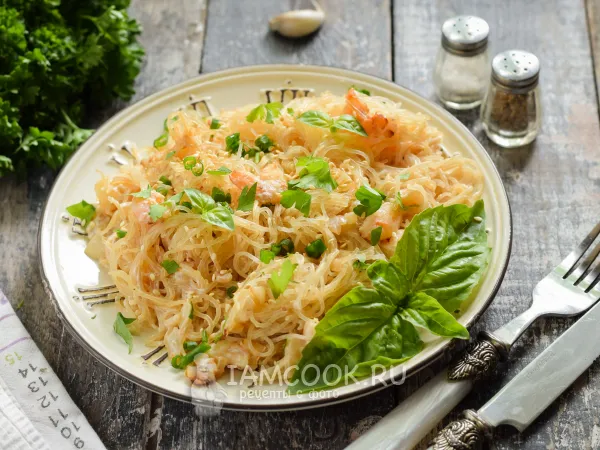 Фото блюда: Фунчоза с креветками в сливочном соусе