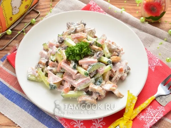 Фото блюда: Салат с ветчиной, грибами и огурцами
