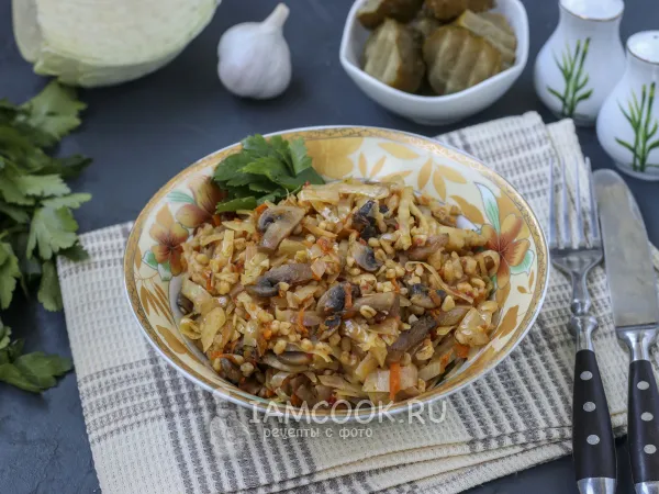 Фото блюда: Тушёная капуста с грибами и булгуром