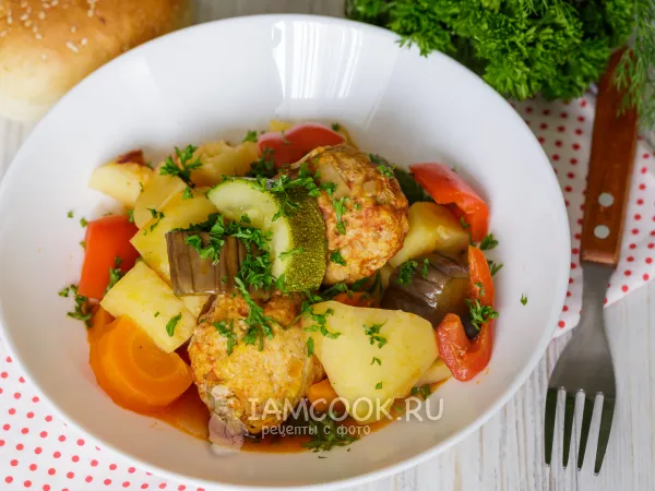 Фото блюда: Котлеты на овощной подушке