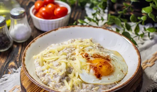 Фото блюда: Овсянка с яйцом и сыром