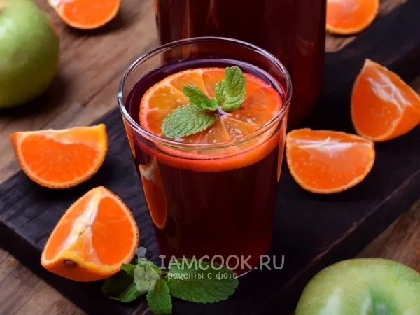 Фото блюда: Компот с мандаринами и замороженными ягодами