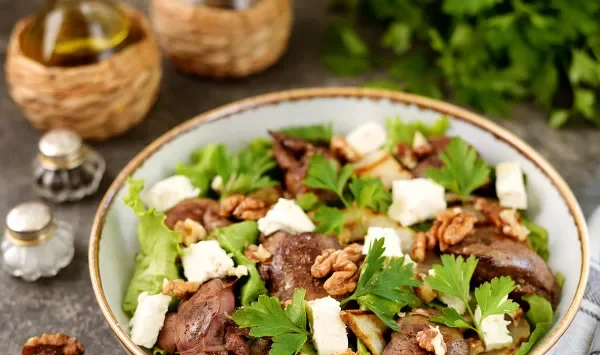 Фото блюда: Теплый салат с куриной печенью и грушей