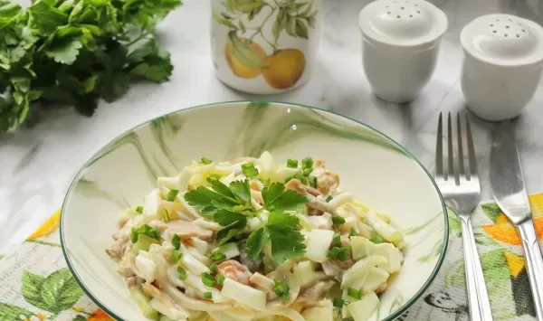 Фото блюда: Салат с кальмарами и маринованными грибами