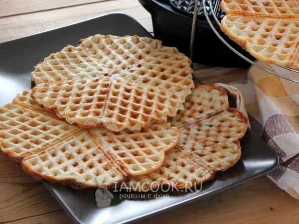 Фото блюда: Вафли в вафельнице с сыром