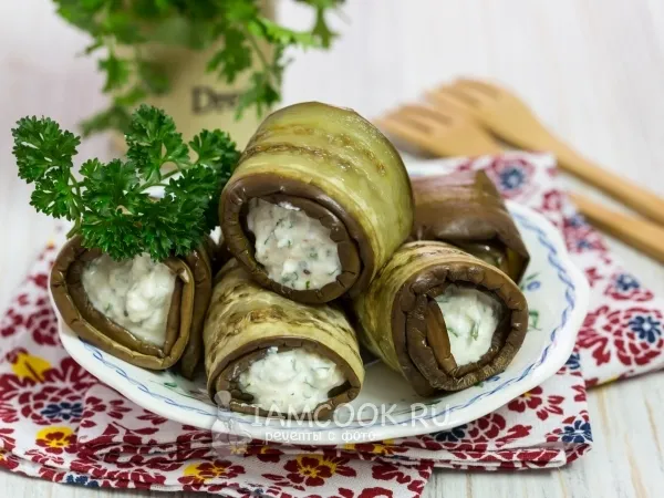 Фото блюда: Рулетики из баклажанов с творогом