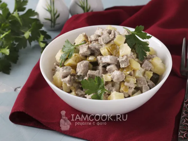 Фото блюда: Салат с говядиной, ананасами и огурцами