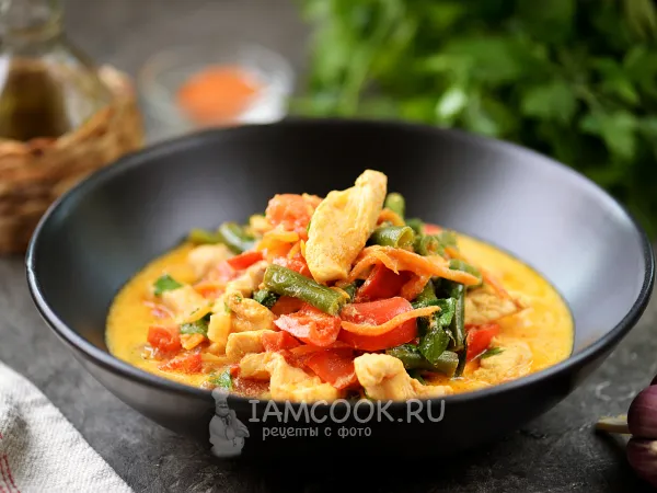 Фото блюда: Куриное филе (грудка) с овощами в сметанном соусе