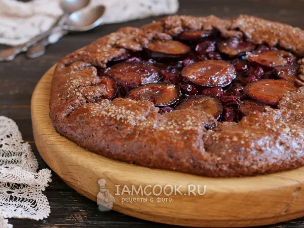 Фото блюда: Шоколадная галета с вишней и сливами