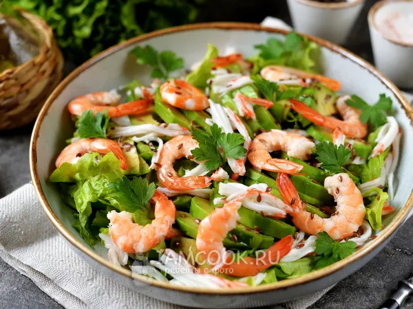 Фото блюда: Салат с креветками, крабовыми палочками и авокадо