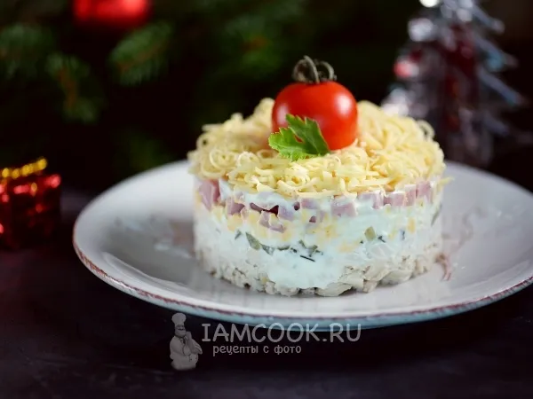 Фото блюда: Салат с курицей, ветчиной и сыром
