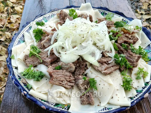 Фото блюда: Бешбармак в казане на костре