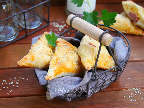 Фото блюда: Турновер с сосиской и сыром