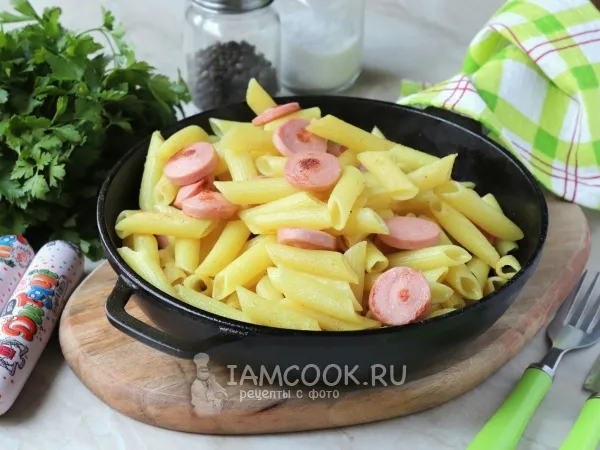 Фото блюда: Макароны с сосисками на сковороде