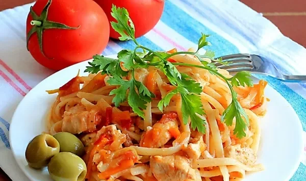 Фото блюда: Лапша с овощами и куриным филе