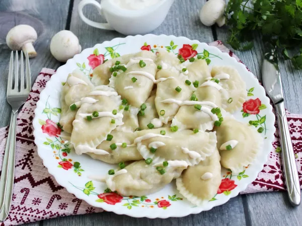 Фото блюда: Вареники с капустой и грибами