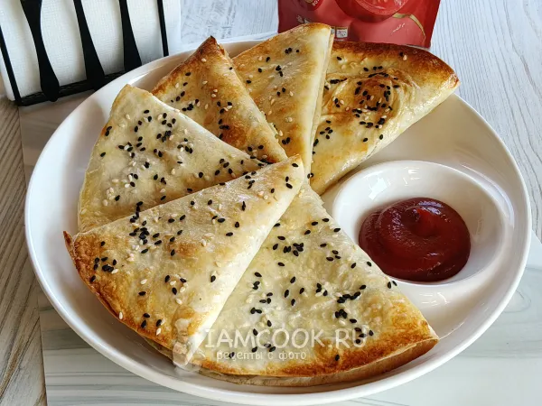 Фото блюда: Треугольники из тортильи с начинкой